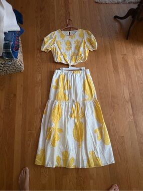 cupcakes & cashmere Skirt Set